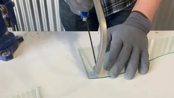 Cutting a glass sheet